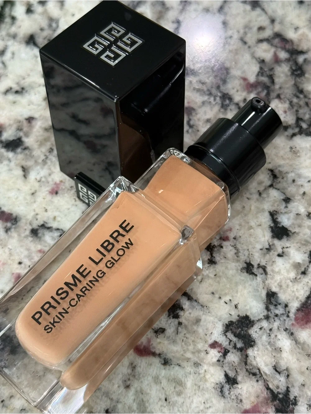 Givenchy Prisme Libre Glow Serum Blurring Foundation 5N